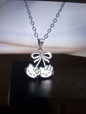 💲4⃣▶▶Hello Kitty Double Pendant Necklace in Silver